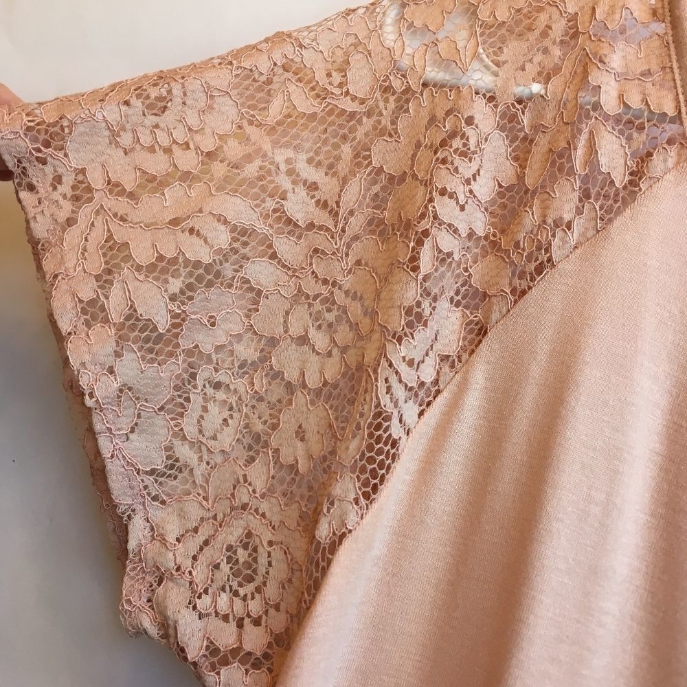 VICTORIA'S SECRET TOP WITH SHEER LACE ACCENTS .‎ - Picture 4 of 7
